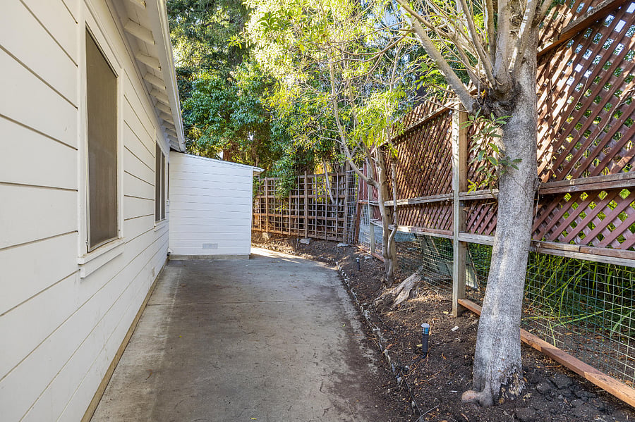 Laundry room is shared with renter in the other unit.