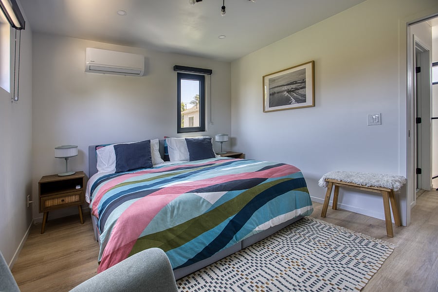 Secondary bedroom.