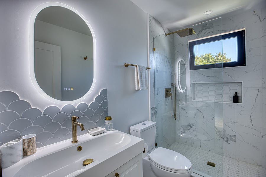 Secondary bathroom (single sink).