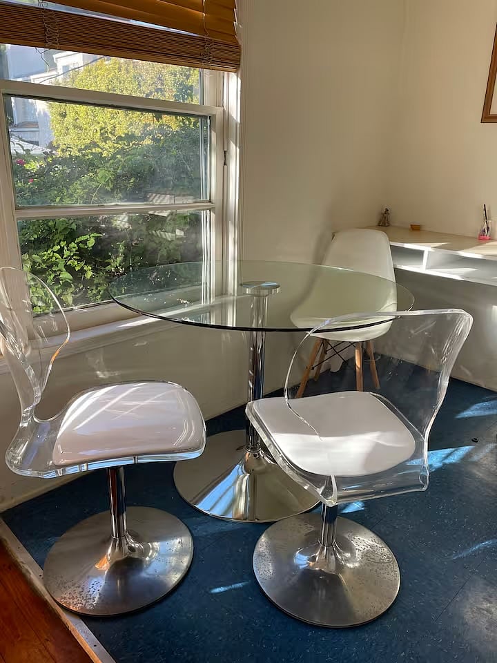 Dining room facing the garden