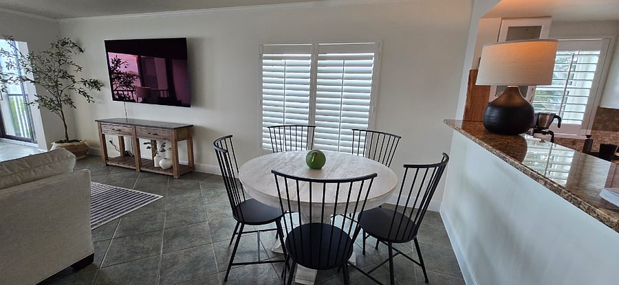 Dining table with 6 chairs (1 at desk)