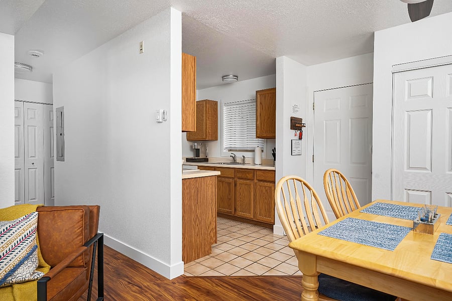 Dining Area & Entry