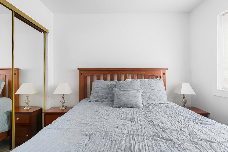 Bedroom 2: Queen Bed
