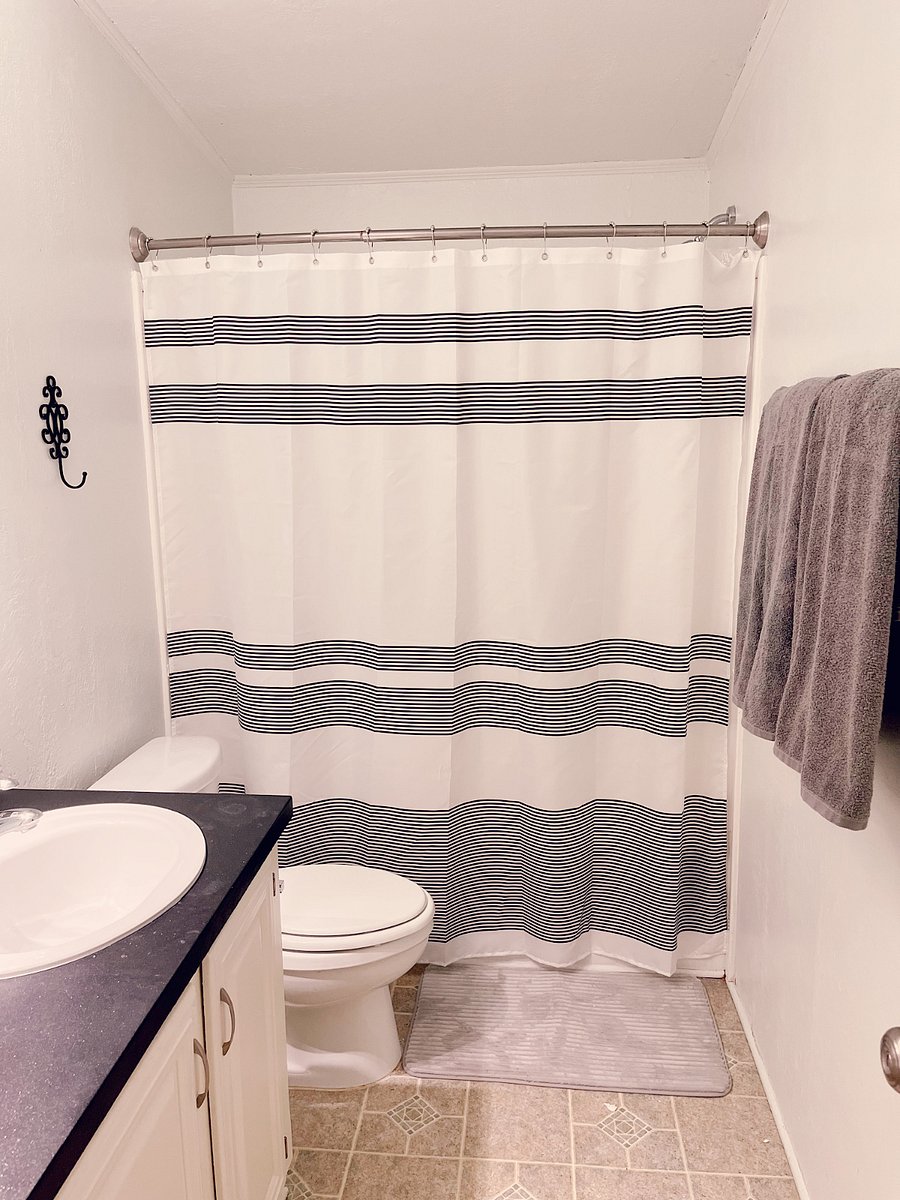 Guest Bathroom (Shower & Bathtub)