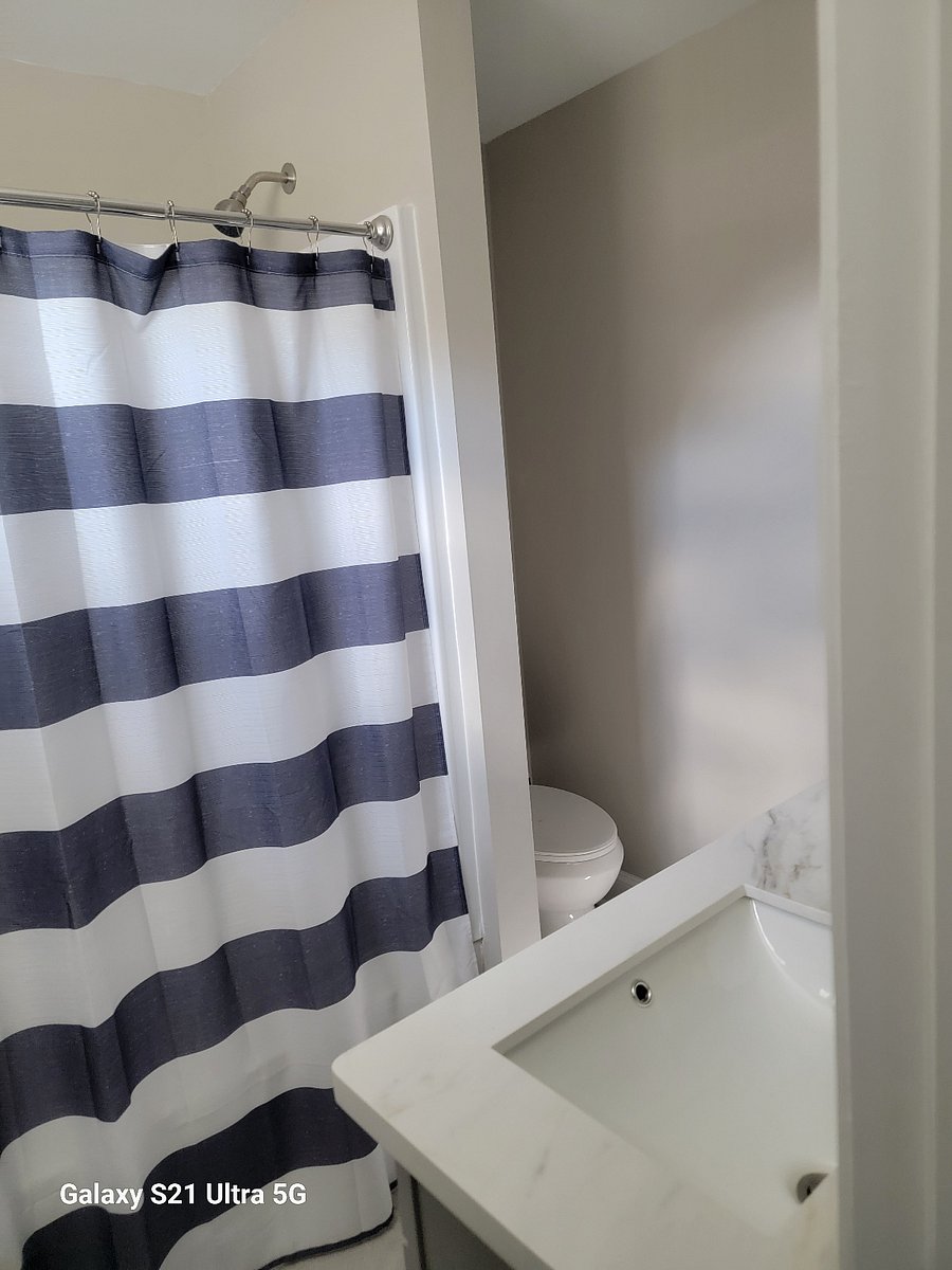 2ND BATH SHOWER/TUB