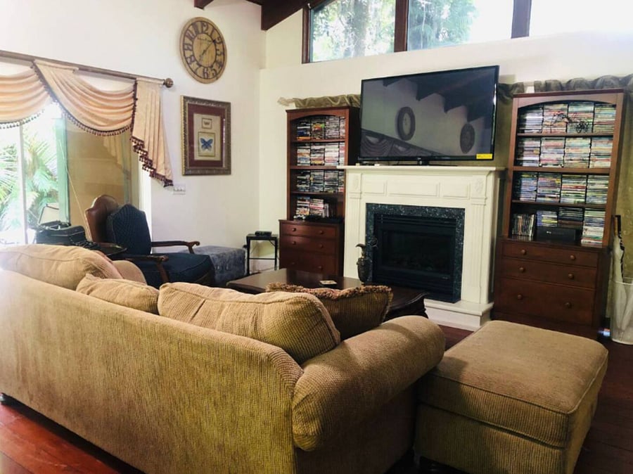 The main lounge tv comes with a dvd player and Chromecast allowing you to stream content from your phone, tablet, or computer to the TV via Wi-Fi.
Plus a large collection of DVD's for those cozy movie nights.