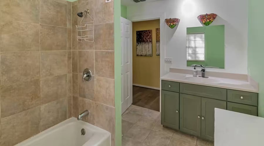 The 2nd floor unit bathroom consists of a sink, toilet and bathtub with shower. Towels, shampoo, conditioner and soap are provided.