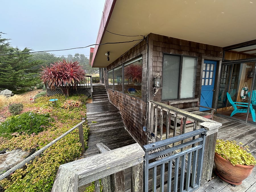 Steps leading to another front deck and to the back deck.