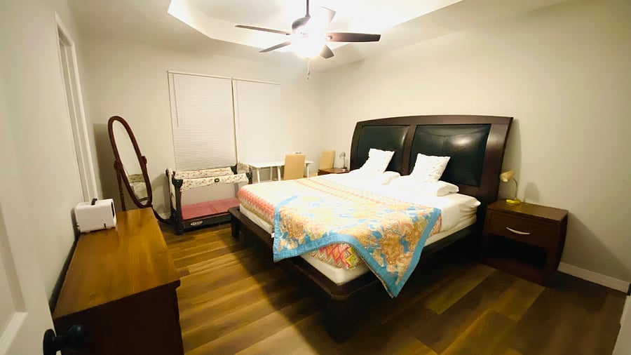 Master bed room with king bed