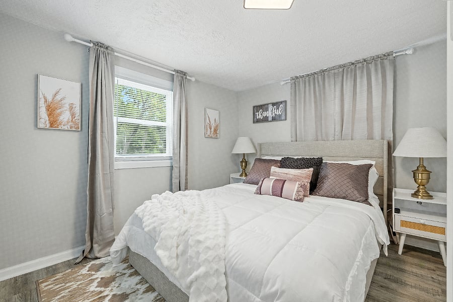 Bedroom #1 - Queen SizeBed