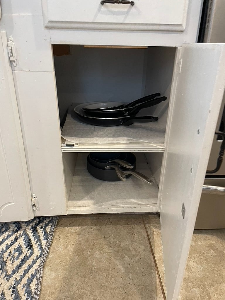 Kitchen: pans
