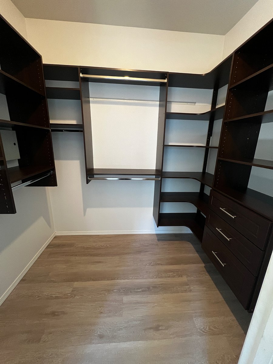 Main Bedroom walk-in closet