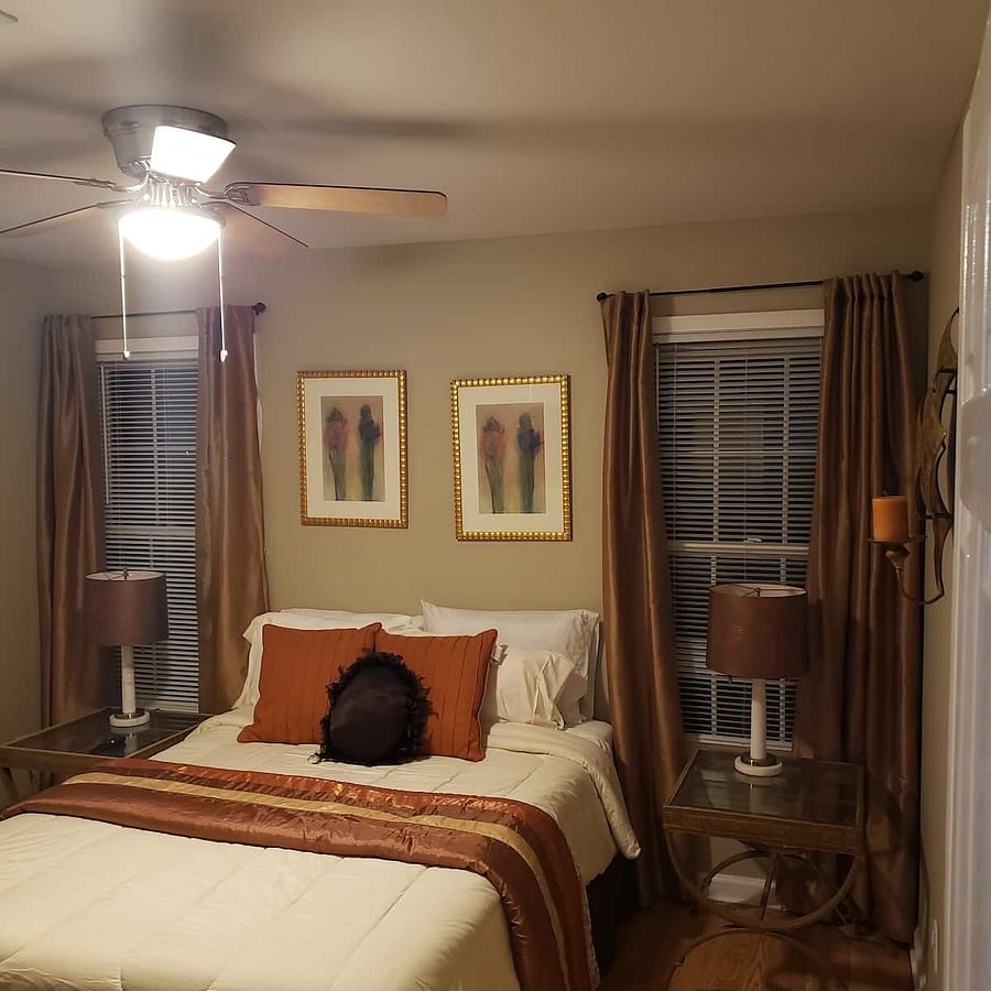 Bedroom #4 Queen bed with smart Tv
