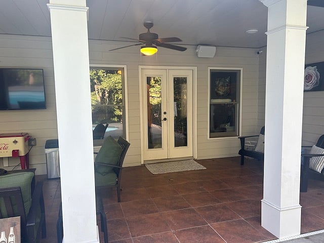 Private entrance. Walk down the driveway, past the firepit, into the pool area, and enter unit here.