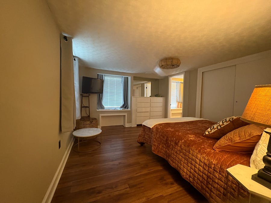 Bedroom - Queen Bed