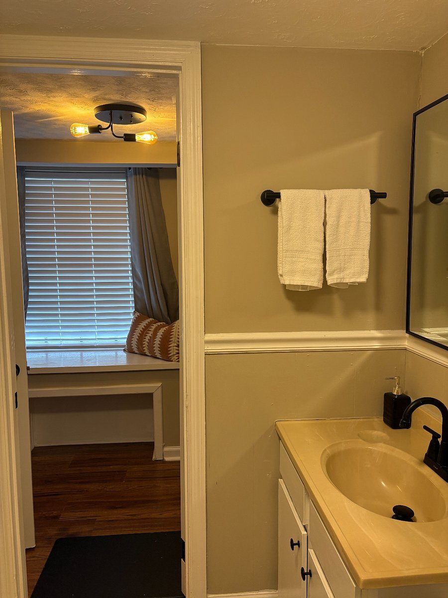 Bathroom - separates the two bedrooms