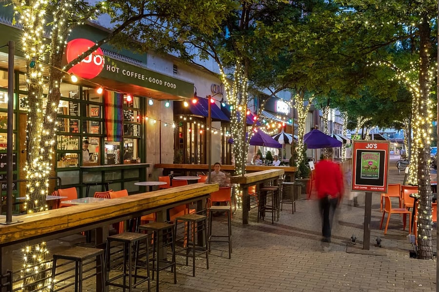 A walk away from the beautiful 2nd street, with great food and shopping