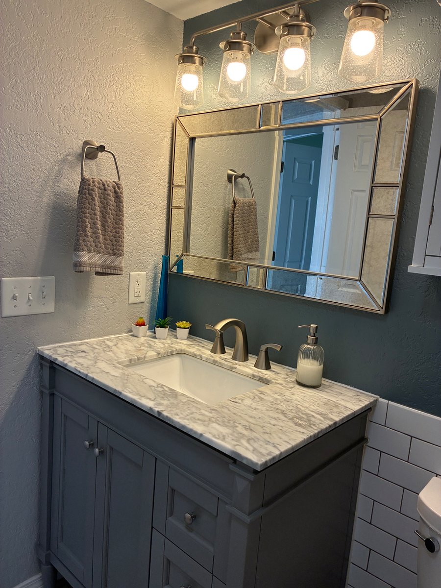 Main bathroom located on the first floor.