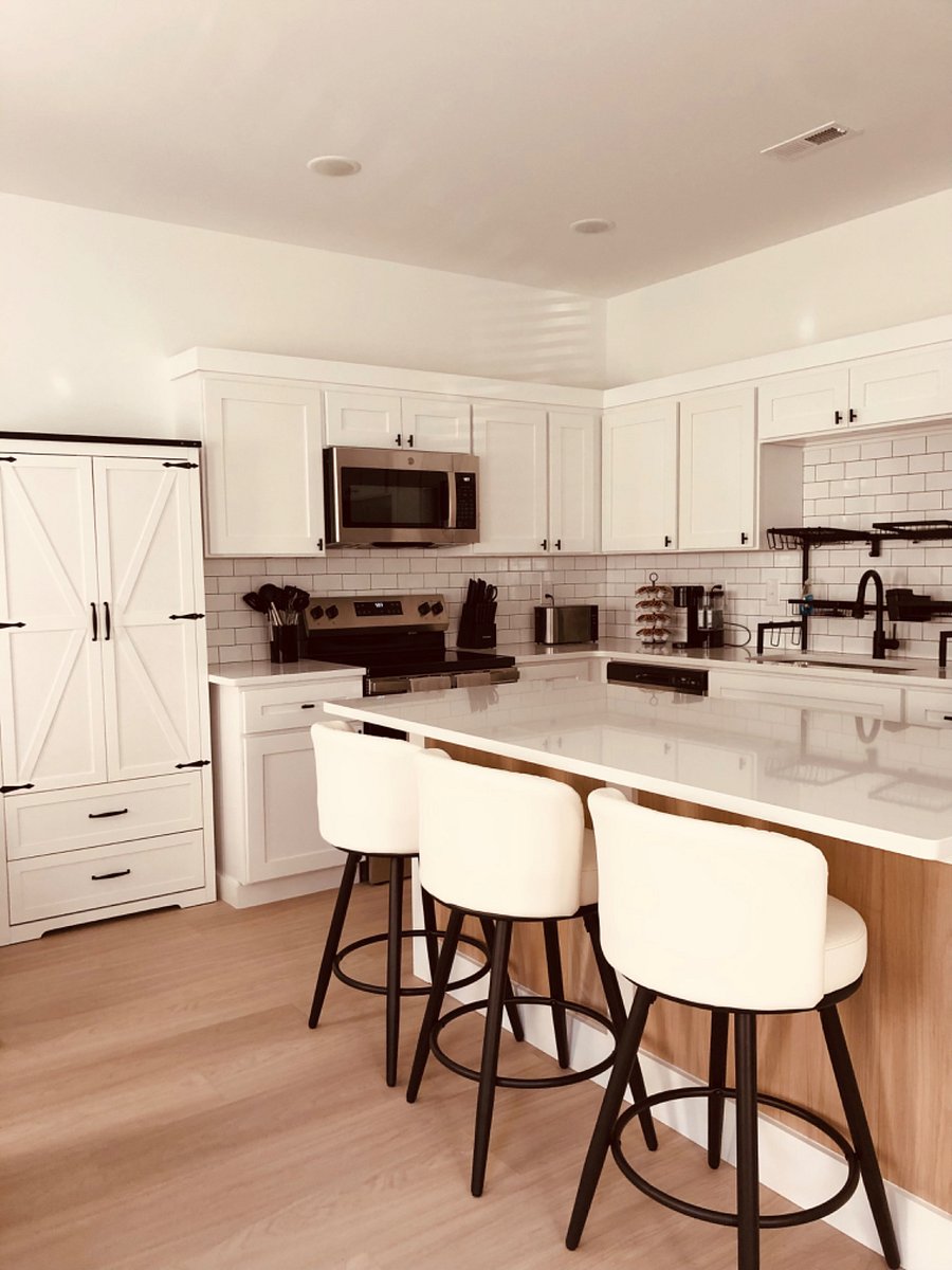 Island in kitchen downstairs