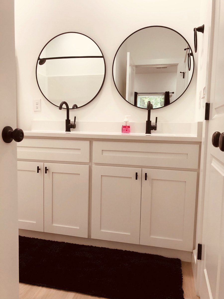 Master bathroom downstairs