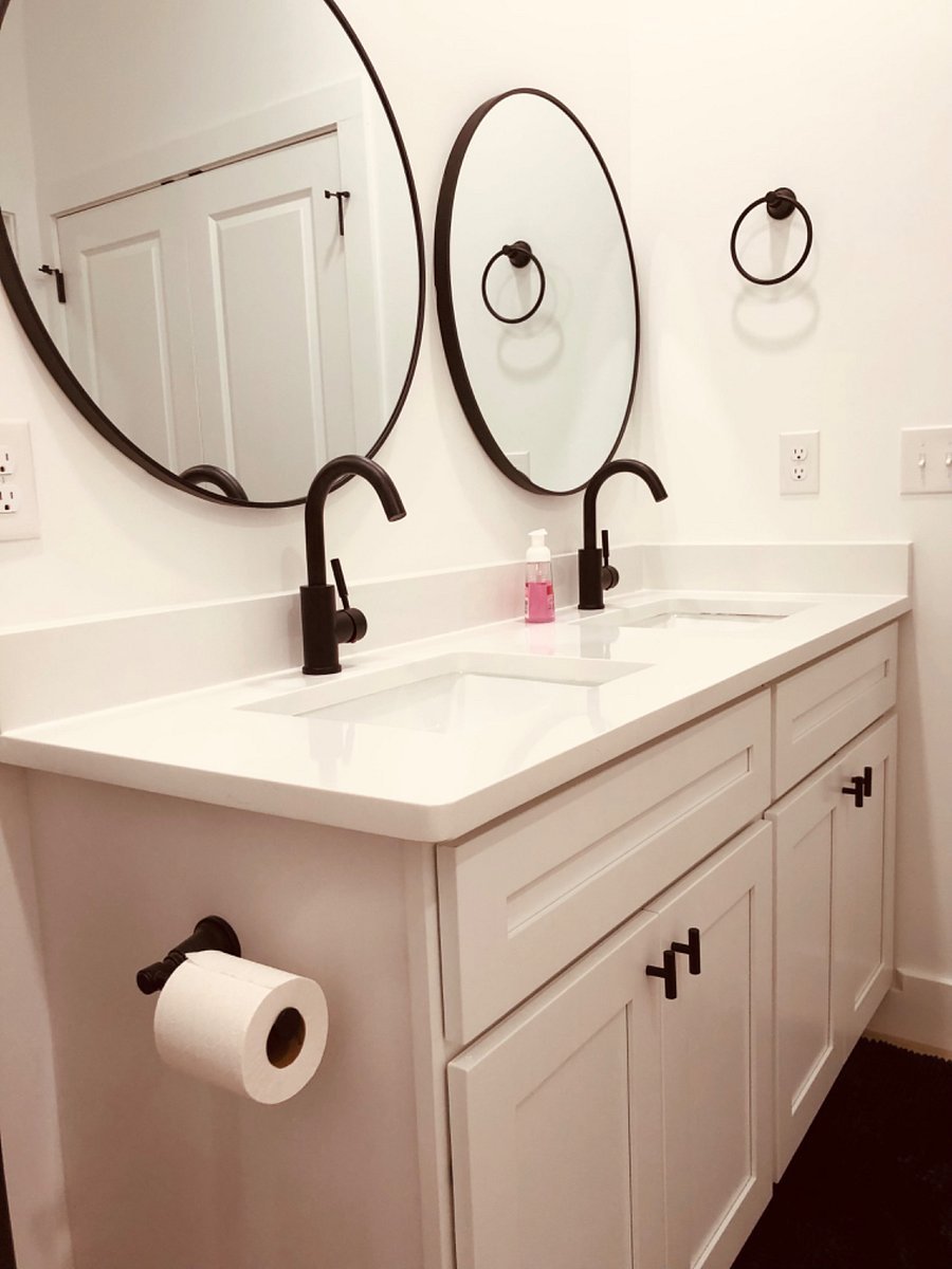 Master bathroom downstairs