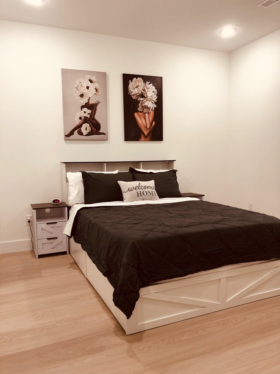 Master bedroom queen downstairs