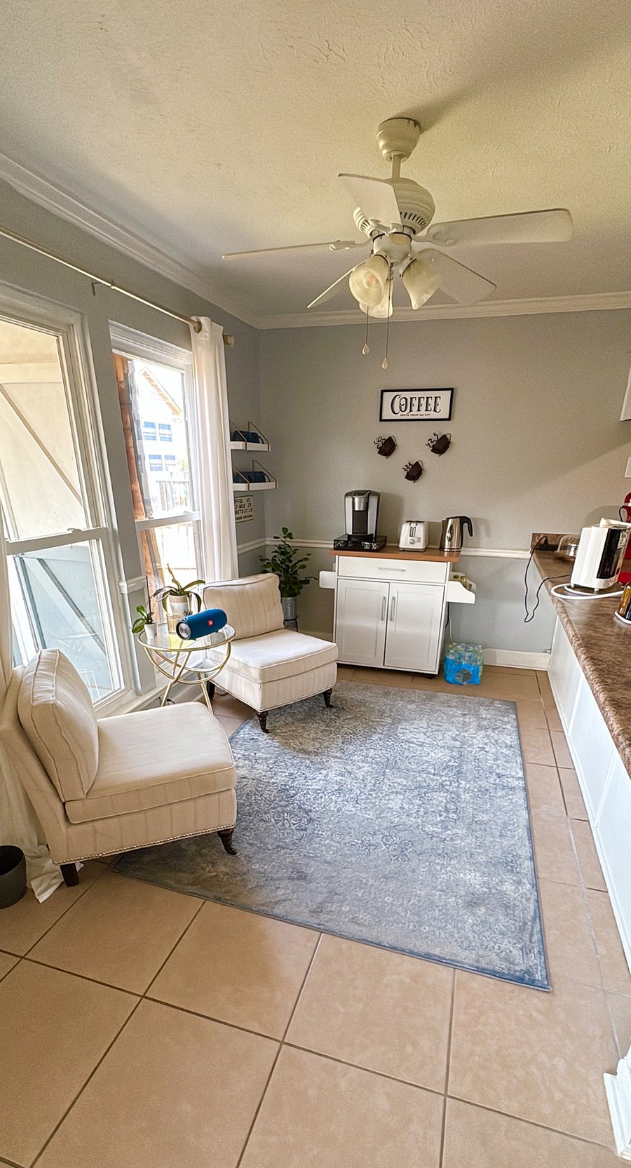 Coffee and tea bar