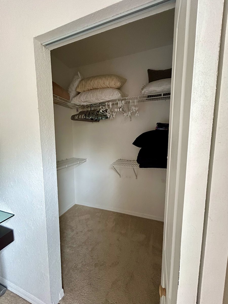 Walk-in Closet