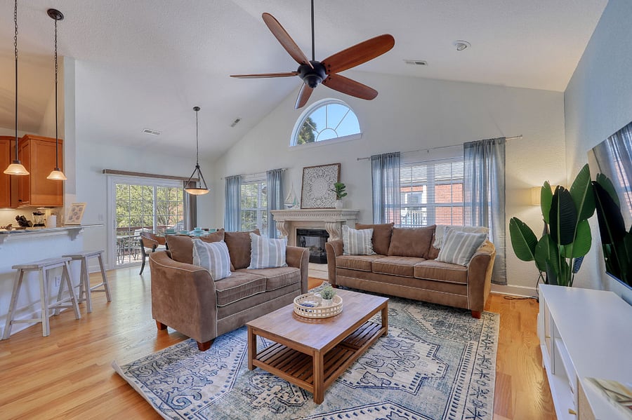 Spacious living room w/ high ceilings