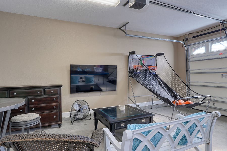 Game Room Located In Garage!