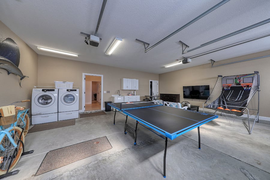 Game Room Located In Garage!