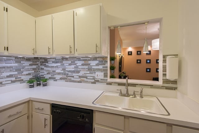 Fully equipped, Full Sized kitchen. Dishwasher, Full Size Refrigerator and Stove, meticulously clean.