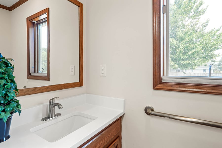 Half-bathroom 