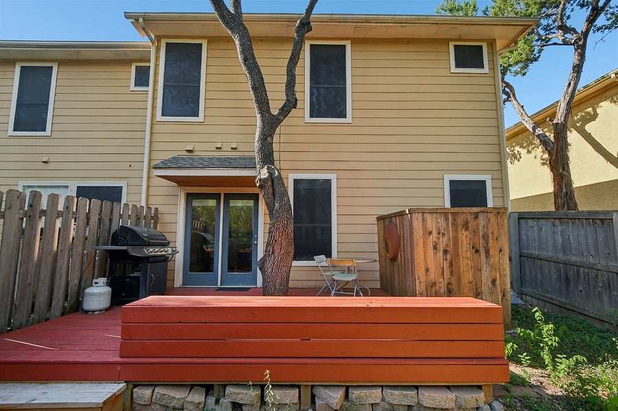 Deck with grill and table/chairs