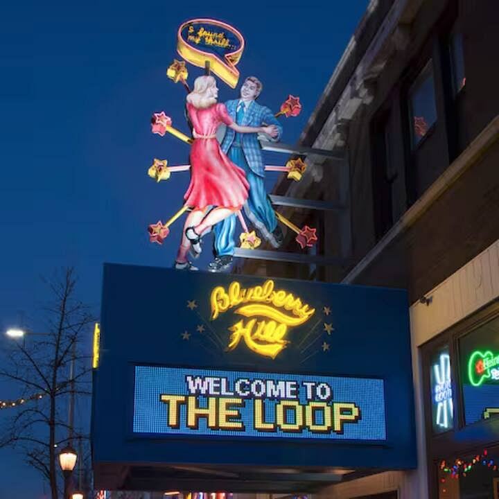 Blueberry Hill & its owner made the Loop famous, and I'm friends his daughter. Chuck Berry used to play rock'n'roll here. The walls are lined with photos of famous people visiting (and one of me too). Arcade games, Americana, darts, & good food.