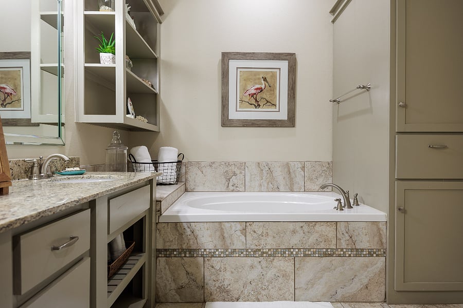 Soaking tub
