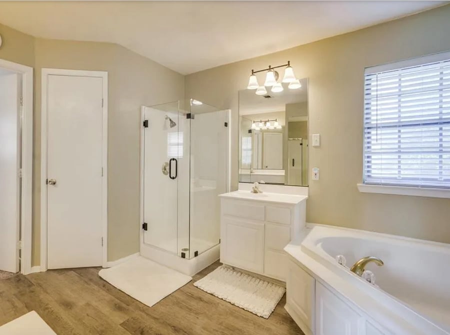 upstairs bedroom - female only