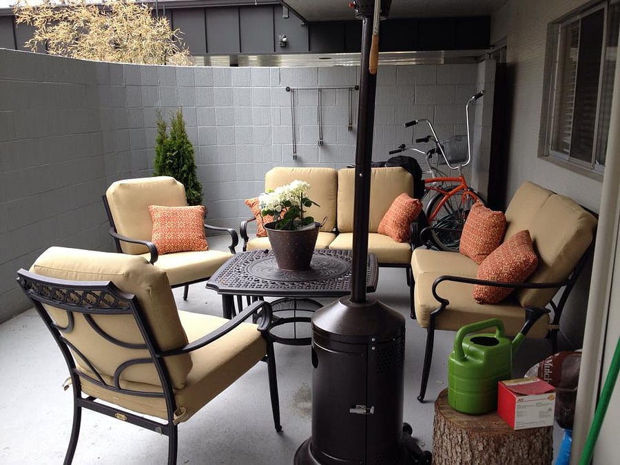 500 square foot patio with firepit and heatlamp