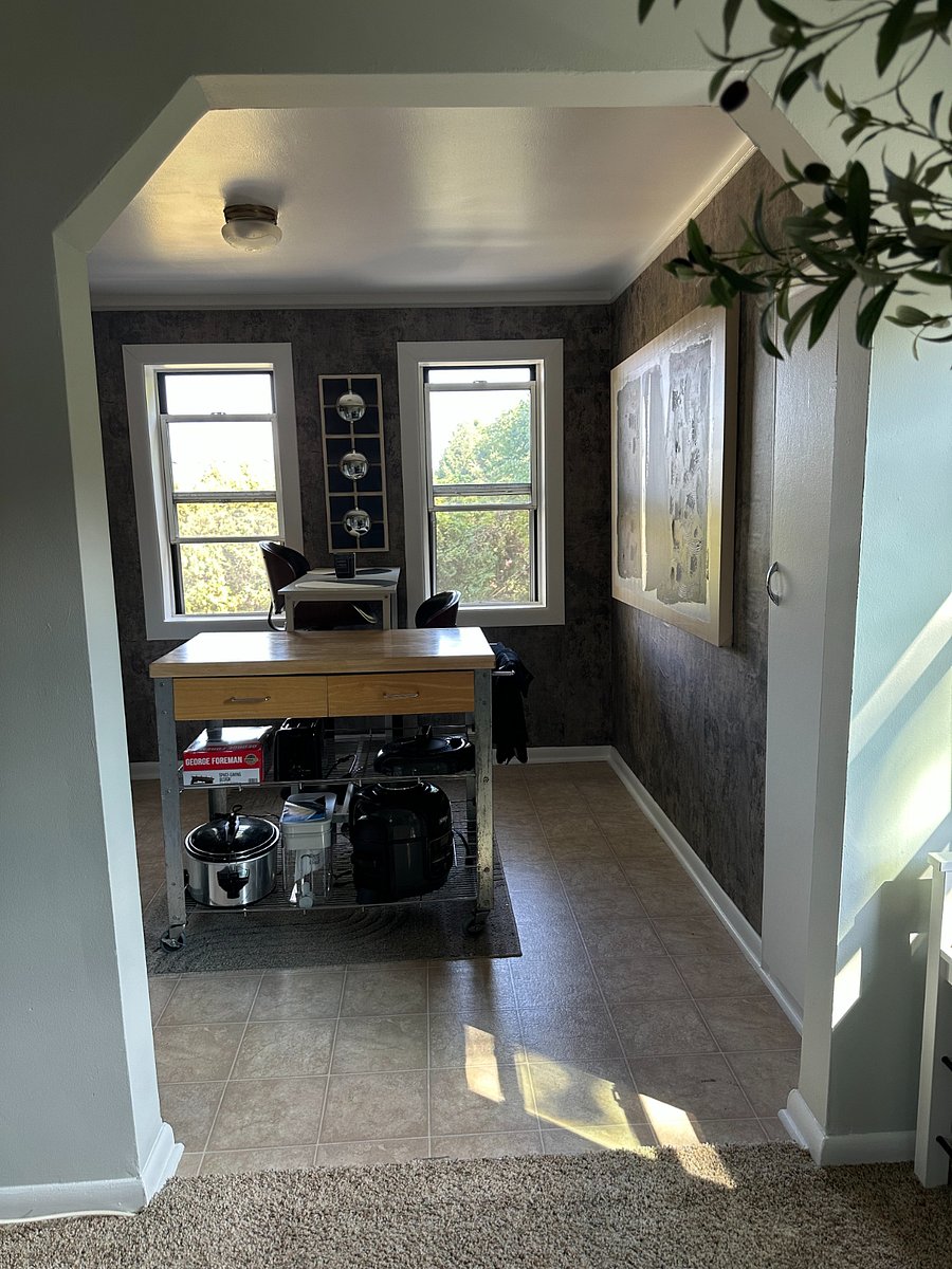 Another view looking into the eat-in kitchen.