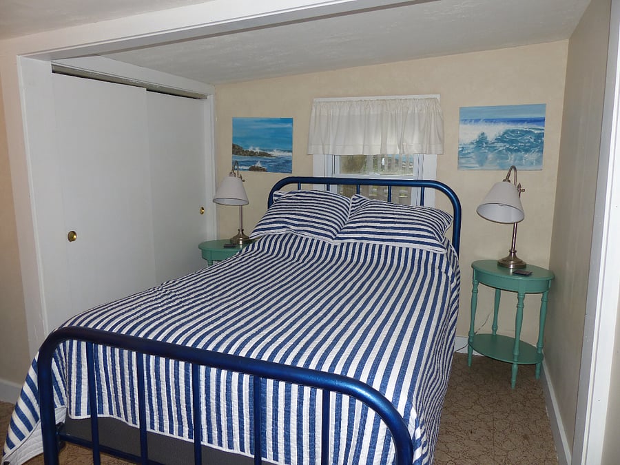 Double bed in Bedroom 1