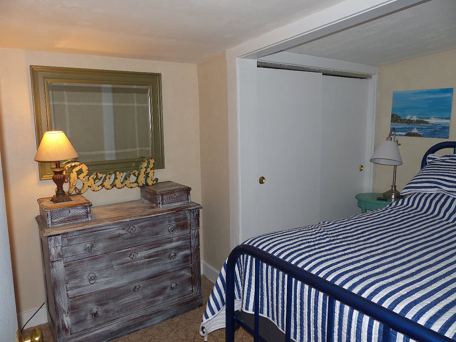 Bureau and closet in Bedroom 1