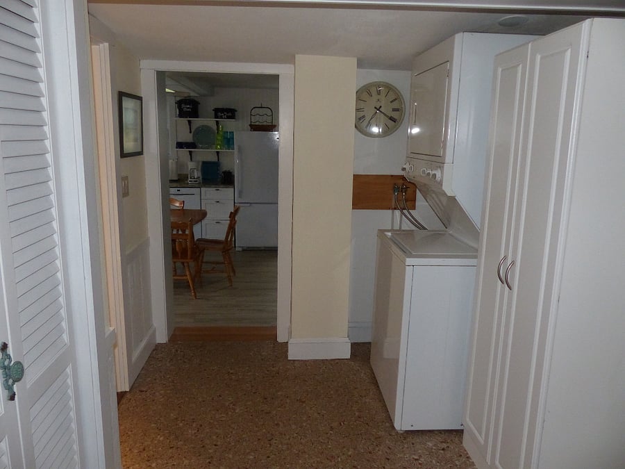 Hallway looking back at kitchen.