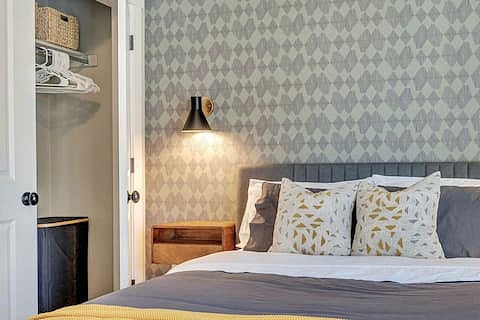 Guest suite with queen bed (under-bed storage--hydraulic lift.) 50" Samsung Smart TV. dimmable bedside sconces w/convenient switch. Hangers/laundry bin/storage baskets. Full-length mirror w/coat rack and shelf. Room-darkening blinds. Large bookshelf.