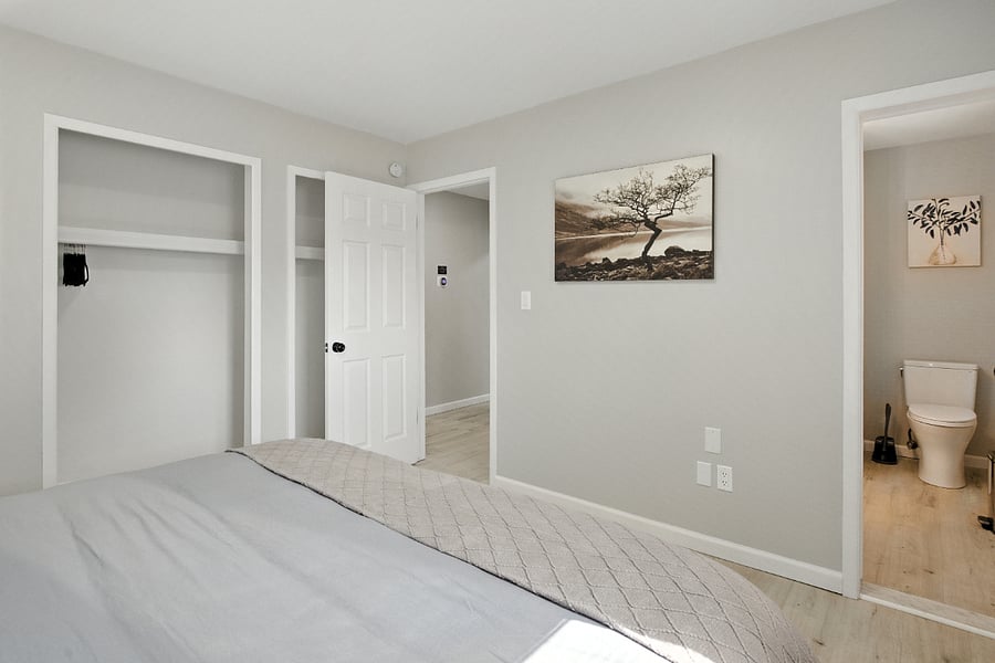 Bedroom 1: King size bed