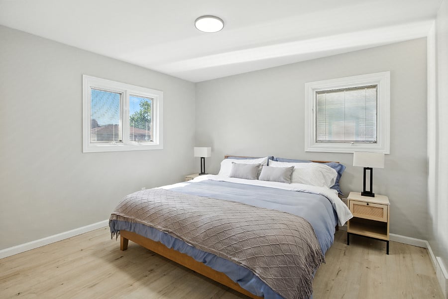 Bedroom 1: King size bed