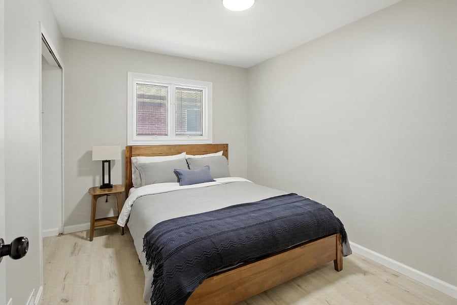 Bedroom 3: Queen size bed