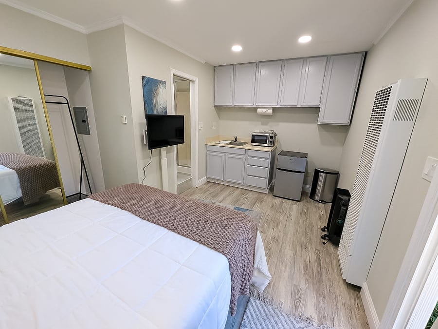 ADU - Queen Size Bed