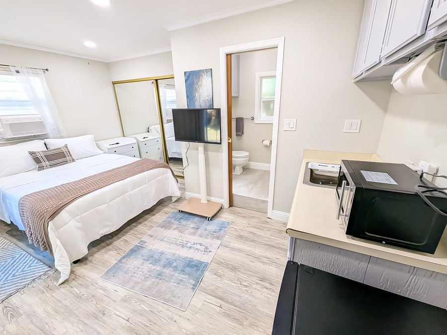 ADU - Queen Size Bed