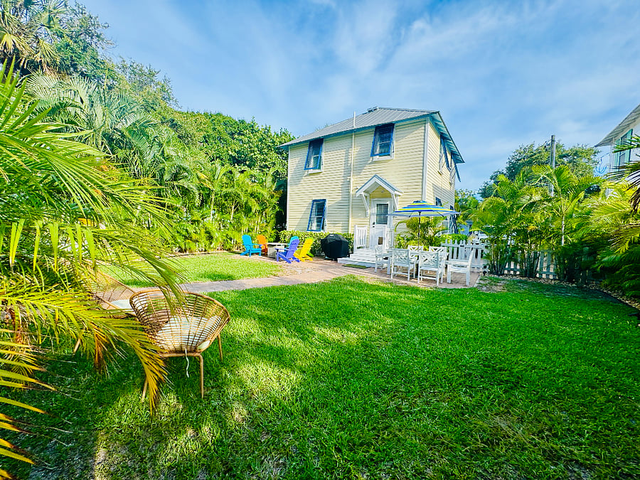 Large backyard with lots of comfortable seating and a gas firepit.  Great for cool evenings!  Outdoor dining table with umbrella for alfresco meals, day or night.