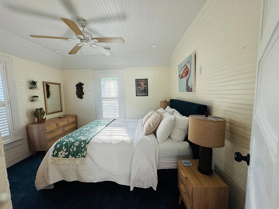 Second queen bedroom.  Lamps with convenient charging ports for phones.